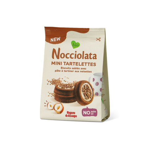 Delicate organic tartlets filled with creamy white hazelnut spread. Sweet and satisfying.